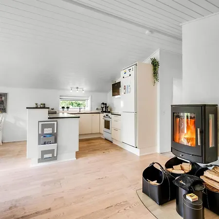 Danica - 500m From The Sea By Interhome *