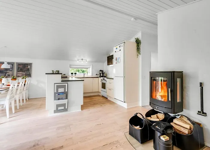 Danica - 500m From The Sea By Interhome *